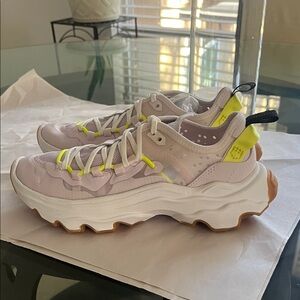 Stylish Women's Sneakers in White and Yellow